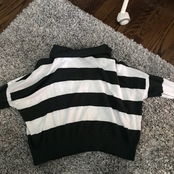 Cropped sweater - Picture 2 of 2